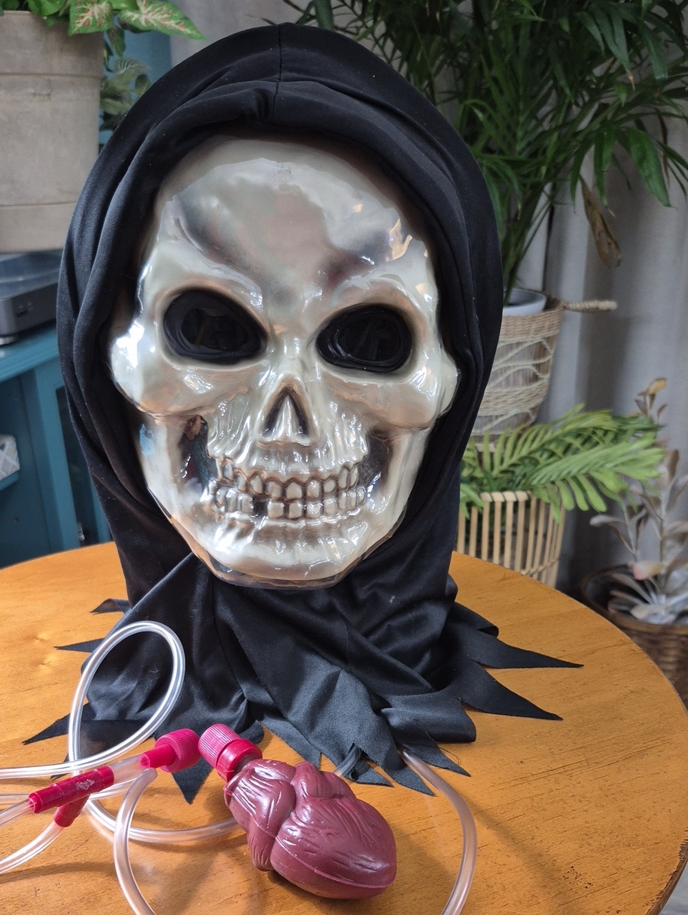 Vintage 90's Fun World Dripping Blood Flowing Halloween Skull with Black Hood